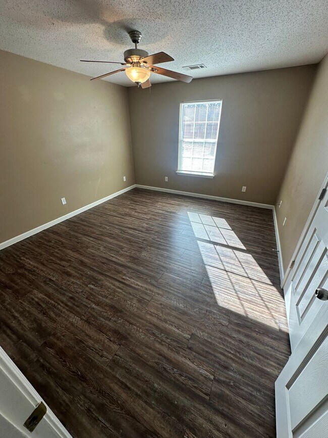 Building Photo - 2008 Jackman St