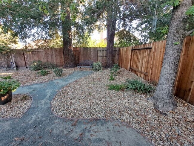 Building Photo - 357 Shannon Dr