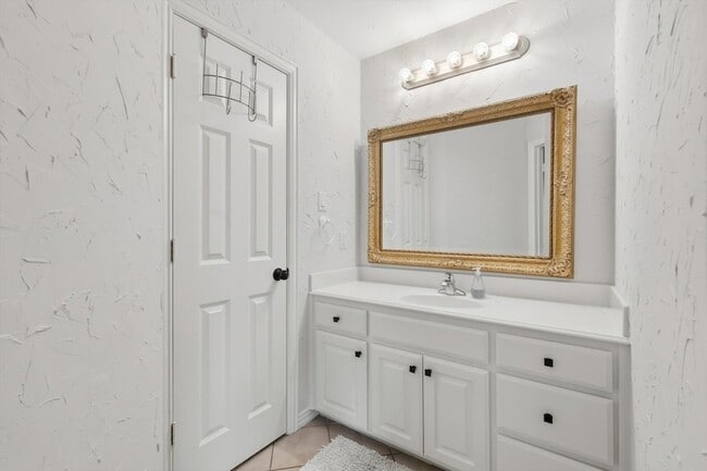 Building Photo - 7889 Steeplechase Cir