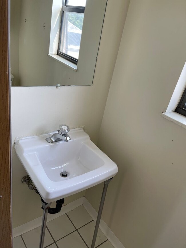 Building Photo - OSU Gateway 3 bedroom 1 1/2 bath 3 level t...