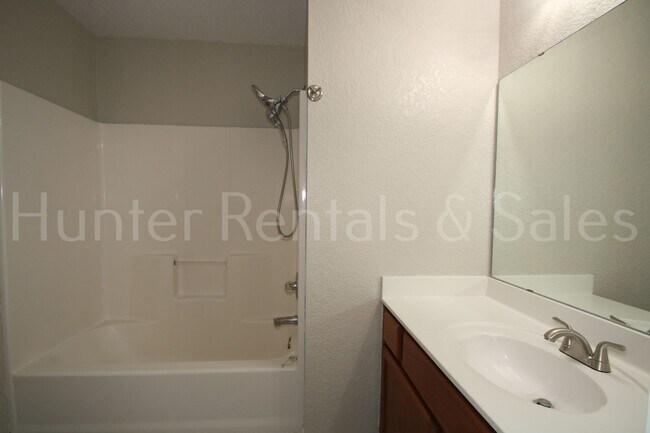 Building Photo - Live Large in Killeen – 5 Bedrooms, Big Va...