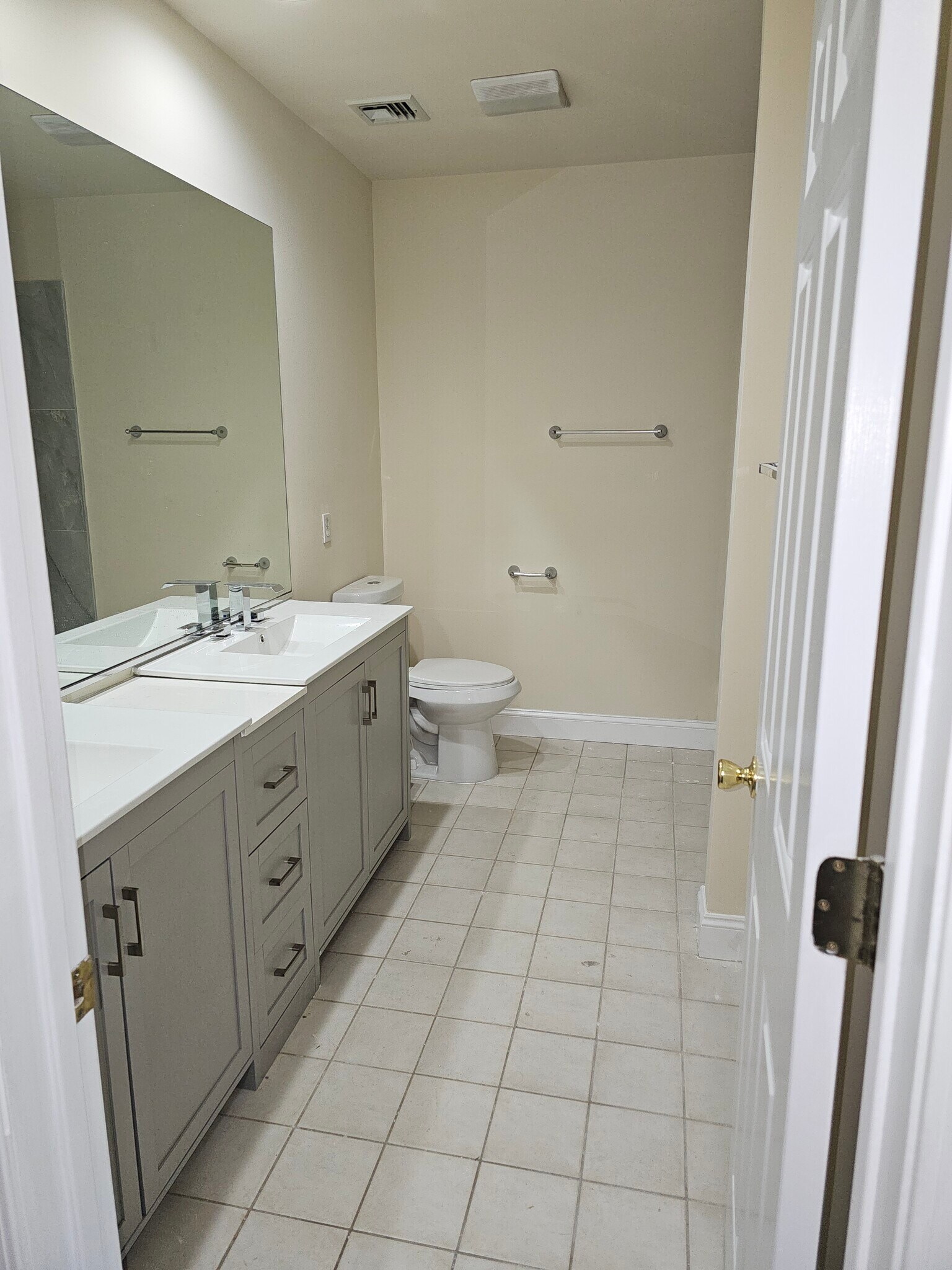 Building Photo - 17 Troy Ln