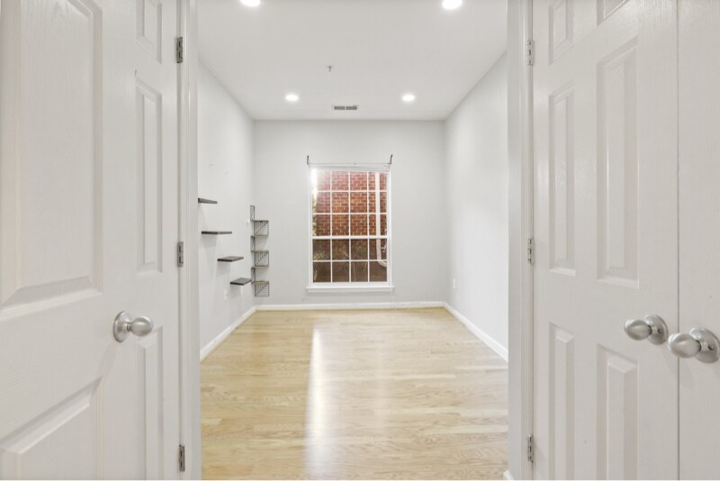 Building Photo - 4850 Eisenhower Ave