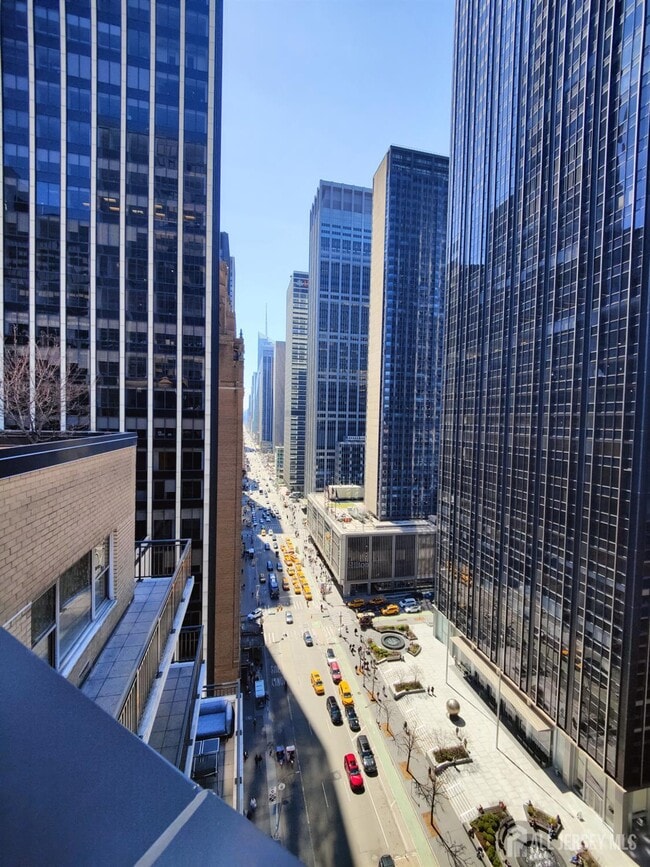Building Photo - 77 W 55th St