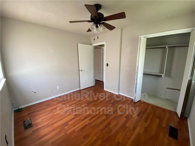 Building Photo - 1029 Cambridge Dr