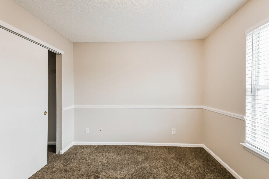 Building Photo - 16804 Lowell Dr