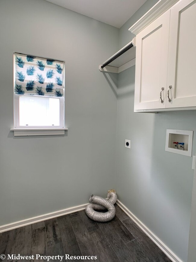 Building Photo - 3 Bedroom Home For Rent | Offered by Midwe...