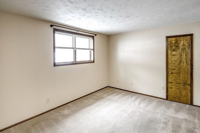 Building Photo - 1-Bed and 1-Bath Apartment Available!