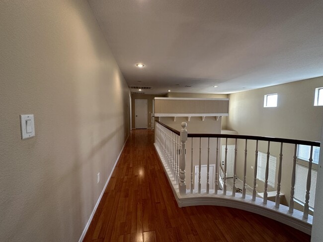 Building Photo - 5537 Spruce Hill Ct