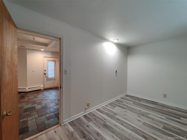 Building Photo - 81 Vineyard Ave