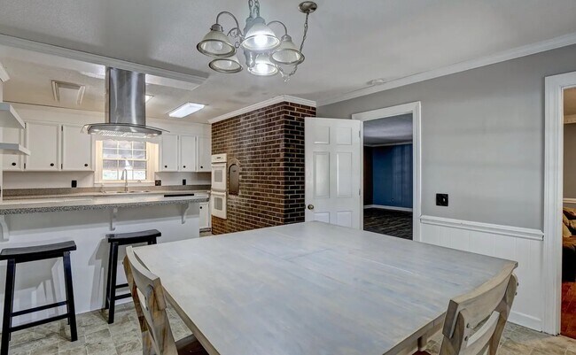 Building Photo - 102 Bretonshire Rd