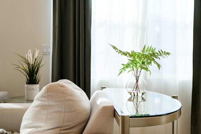 Building Photo - Fully Furnished with appliances Ontario Townhouse