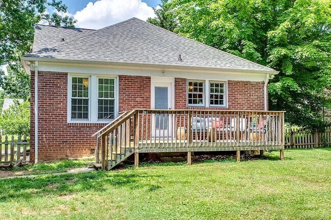 Building Photo - Charming 2 bedroom house in South Knox!