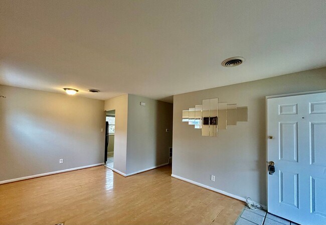 Building Photo - 3 Bedroom! Available Now! - January FREE!!