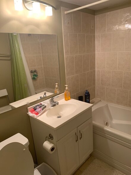 Building Photo - 2118 Flat Creek Dr