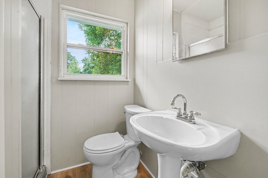 Building Photo - 8490 Smallwood Ln