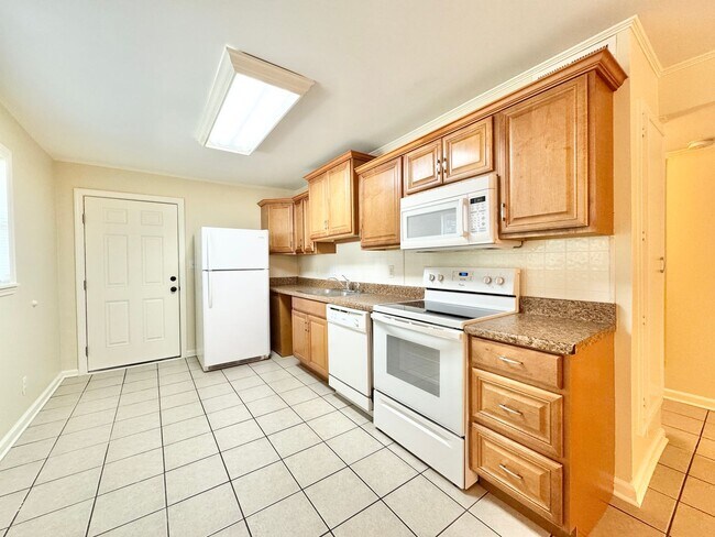 Building Photo - 2 Bedroom in Lindley Park close to UNCG