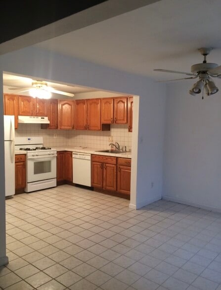 Large Kitchen - 62 Country Club Ln