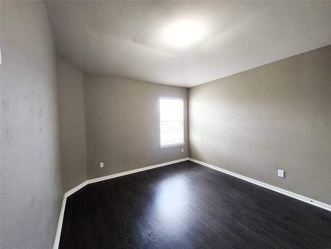 Building Photo - 5827 Eatons Creek Tr