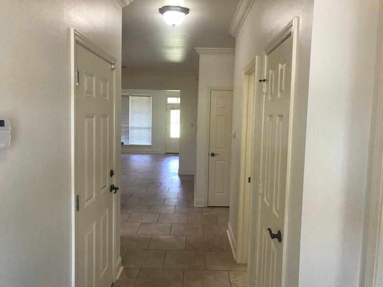 Entry Way - 37150 Woodgate Ave