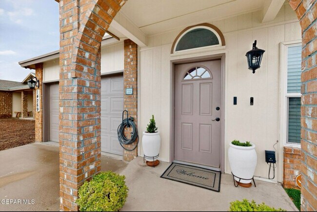 Building Photo - 14269 Escalera Dr