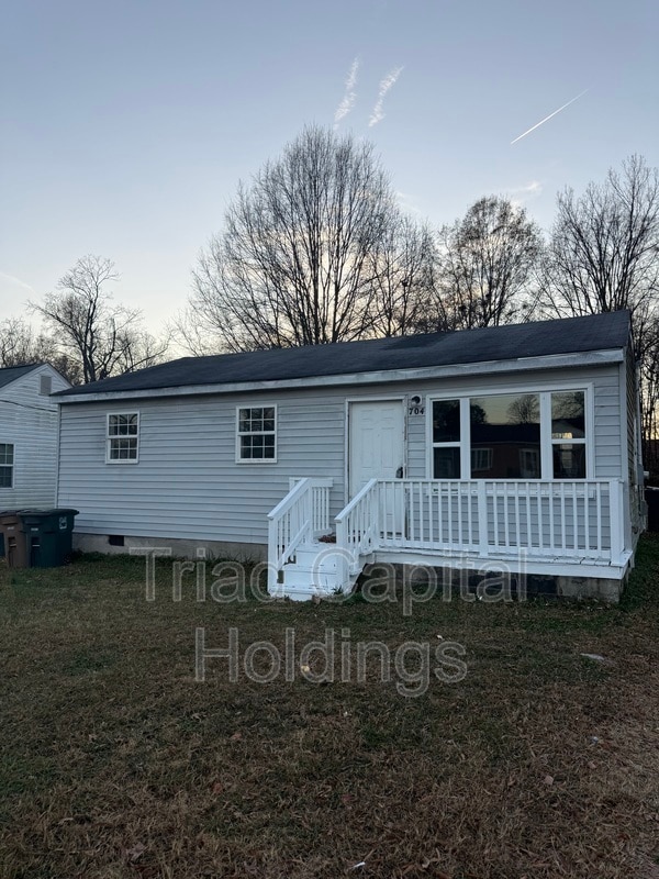 Primary Photo - 704 Pine St