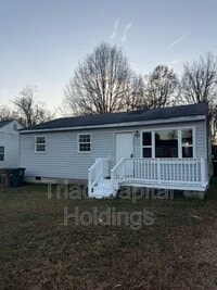 Building Photo - 704 Pine St