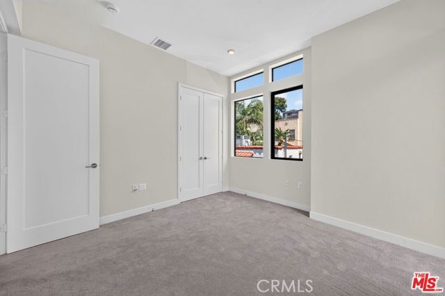 Building Photo - 1204 N Orange Grove Ave