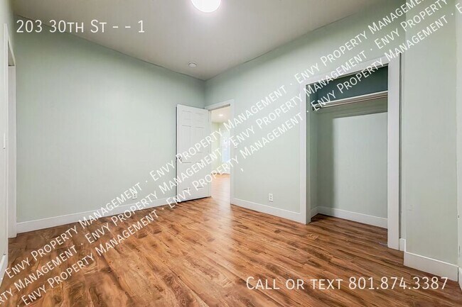 Building Photo - 203 30th St