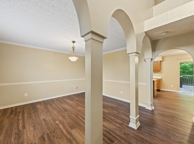 Building Photo - 18 Lochness Ln