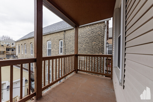Building Photo - 1426 n Greenview-33