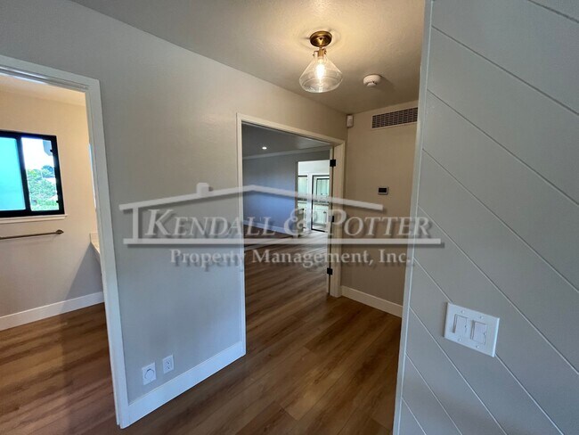 Building Photo - Beautifully Remodeled 4 Bed/2 Full Bath + ...