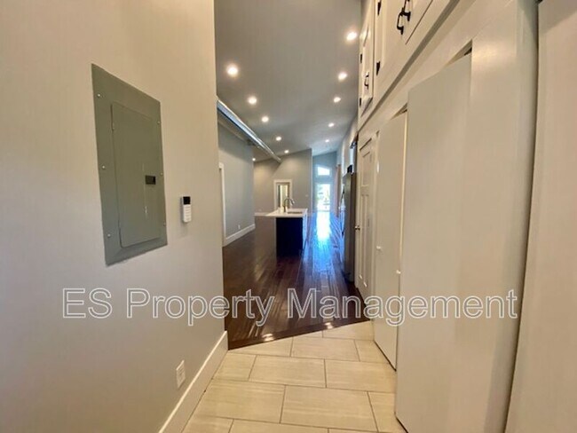 Building Photo - 1440 Lexington Ave