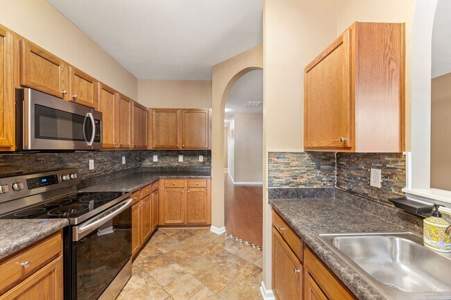 Building Photo - Three Bedroom Townhome in sought-after Mat...