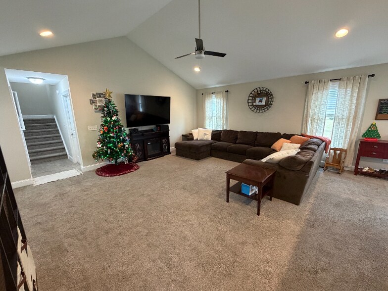 Building Photo - 22928 Deep Creek Dr