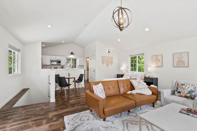 Building Photo - "Luxurious 5-Bedroom Spokane Retreat with Pool, Guest Suite, and Stunning Finishes!"