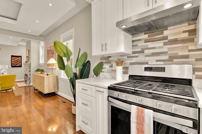 Building Photo - 2228 Kearny St NE