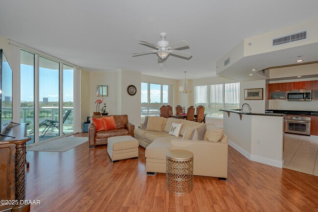 Building Photo - 231 Riverside Dr