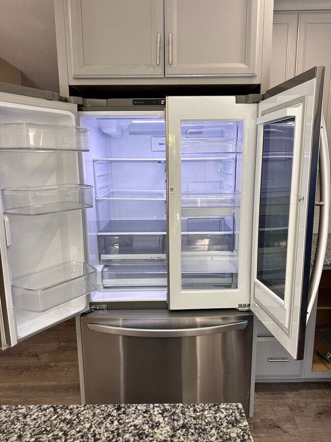 Building Photo - 6 bedroom/ 2.5 bath in Rohnert Park