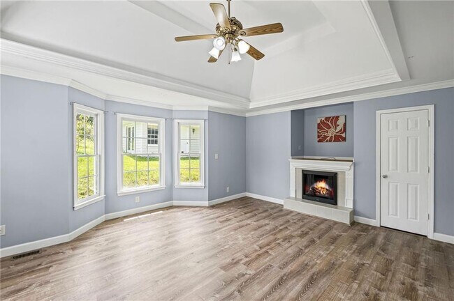 Building Photo - 3535 Stonewall Dr NW