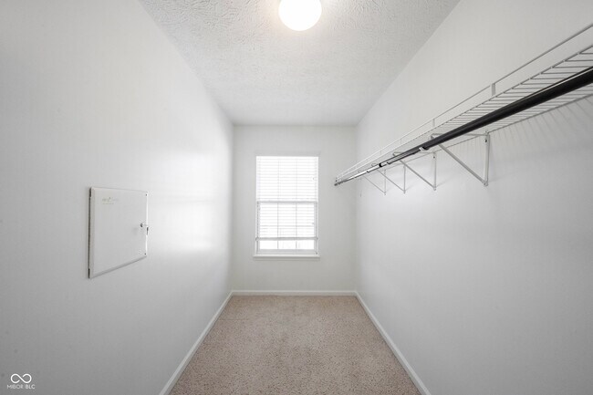 Building Photo - 9009 Mercer Dr