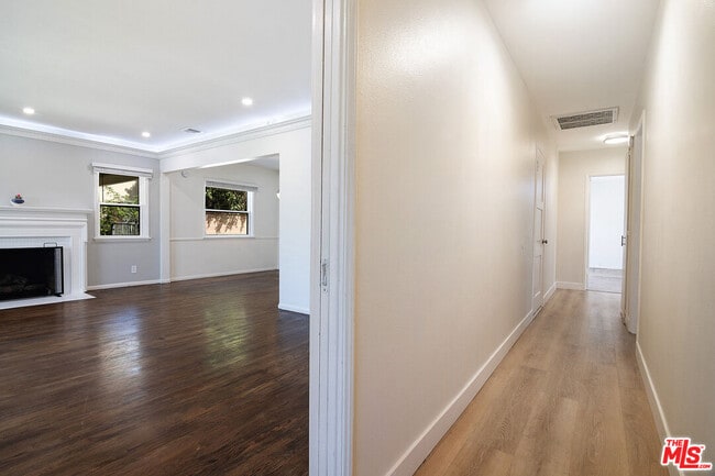 Building Photo - 414 University Ave