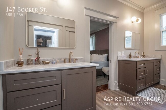 Building Photo - 147 S Booker St