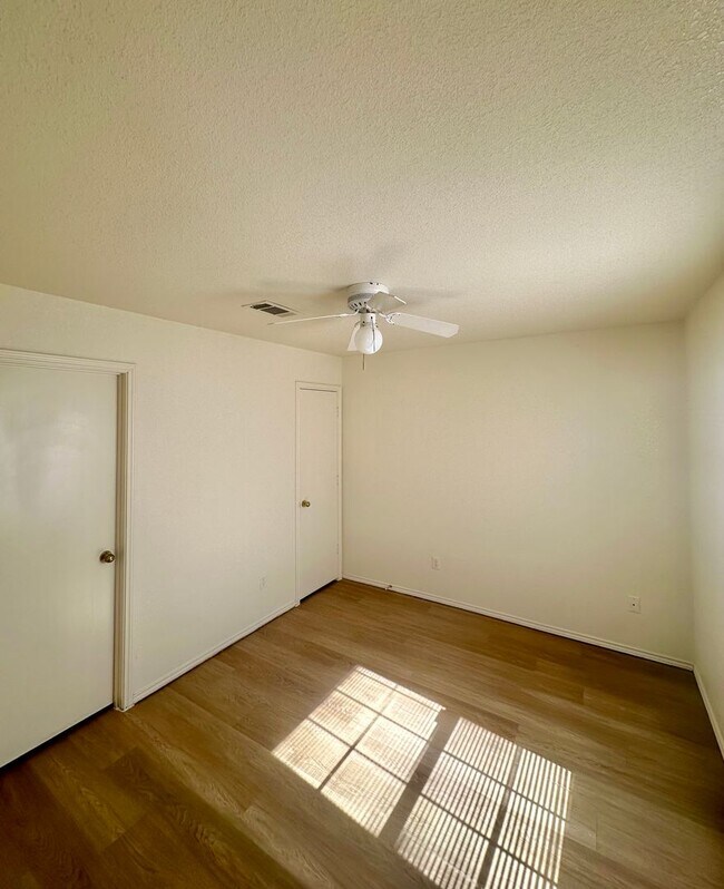Building Photo - 5705 Greengate Dr
