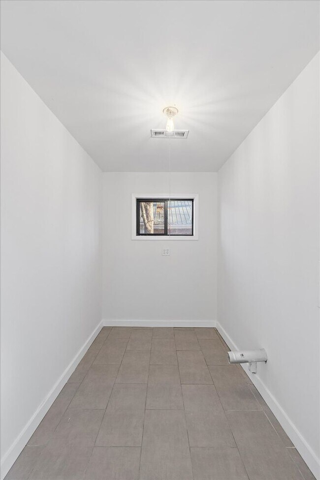 Building Photo - Newly renovated 2bed 2bath for rent!