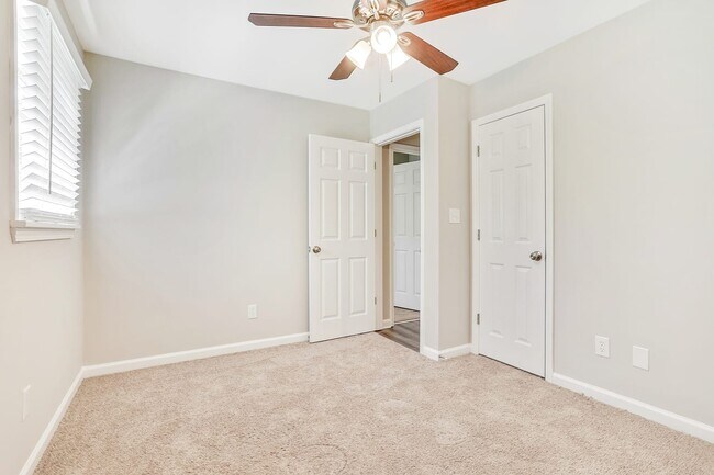 Building Photo - 6195 Cedar Wood Dr