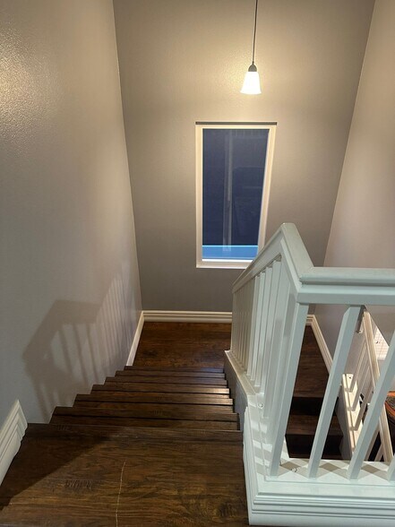 Building Photo - 16325 Applegate Dr