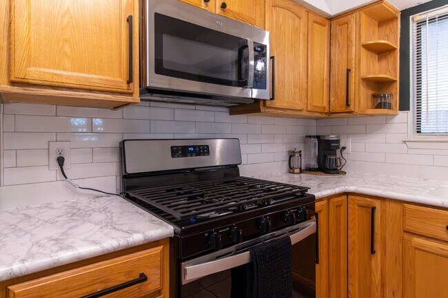 Building Photo - 1609 Ronstan Dr