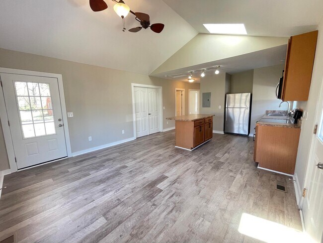 Building Photo - 414 1st Ave