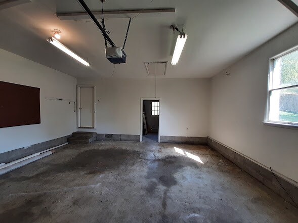 Building Photo - 107 Hillwood Dr